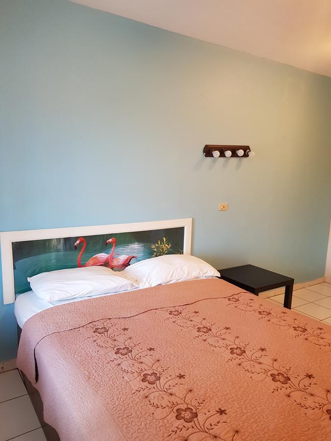 Hibiscus Inn Hotel Nassau Ngoại thất bức ảnh